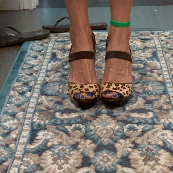 😍 EUC leopard platform peep toe Michael Kors RARE - Picture 2 of 7